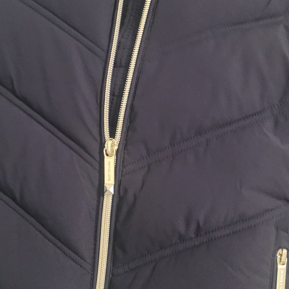 Michael Kors Stylish Quilted Jacket with Gold Accents